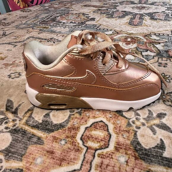 Nike Air Max 90 SE Metallic Rose Gold Girls Kids Toddler Size 8C Sneakers - Picture 12 of 13